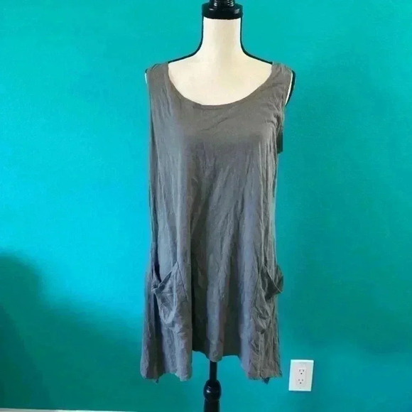 ⭐️ Chalet grey long tank top in size large - Picture 1 of 7